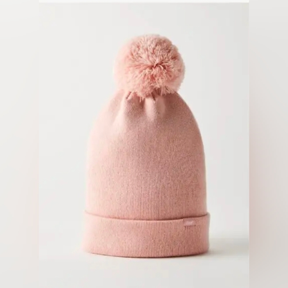 Aritzia TNA Tora Beanie In Crystal Pink